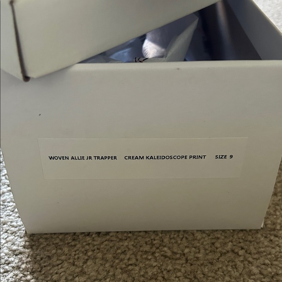 NWT Minnetonka Woven Allie JR Trapper Cream Kaleidoscope Indoor Outdoor Slipper - Picture 3 of 8